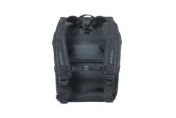 Basil MilesTarpaulin Daypack táska, csomagtartóra, 17L, fekete-narancs 4.Kép