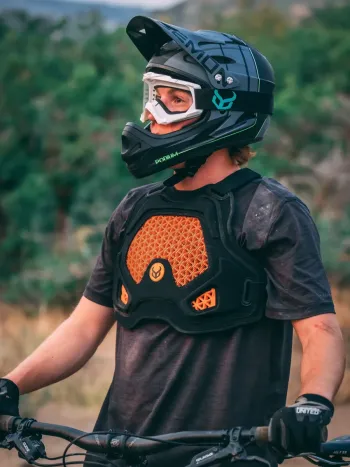 Ghost D3O mell- és hátvédő mellény 3.Kép