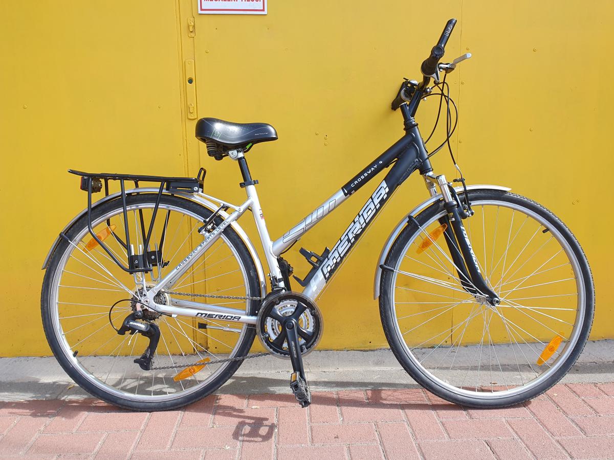 Használt 28"-as Merida trekking kerékpár, fekete-ezüst