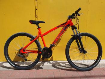 Használt 26&quot;-os B-Twin 340 MTB kerékpár, narancs-fekete Kép
