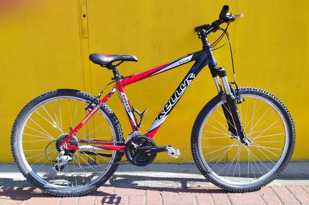 Használt 26"-os Kellys Scarpe MTB kerékpár, fekete-piros-szürke