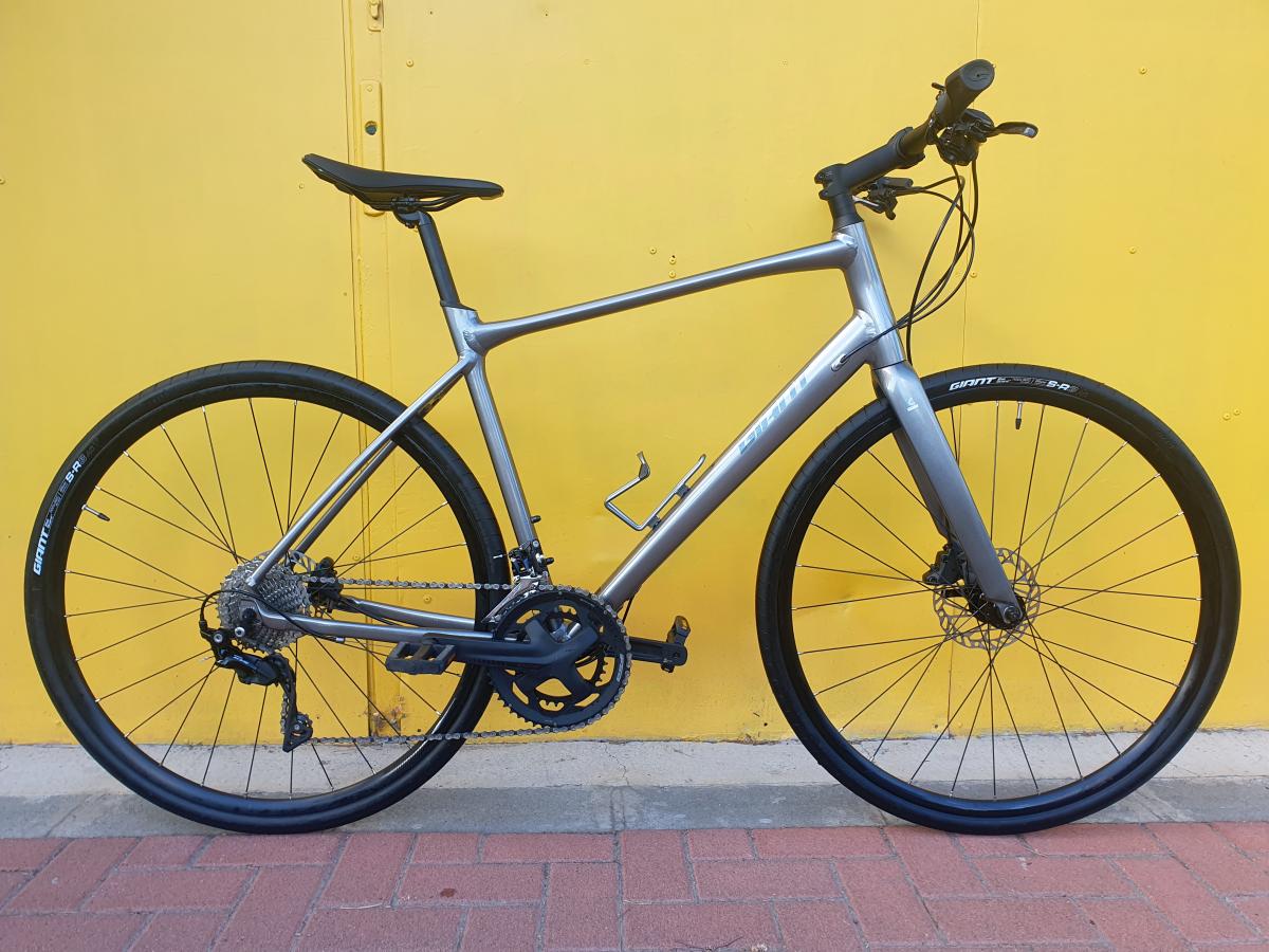 Használt 28"-as Giant Fastroad SL1 fitness kerékpár, szürke