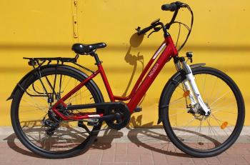 Használt 28"-os Neuzer Sorrento E-trekking kerékpár, bordó Kép