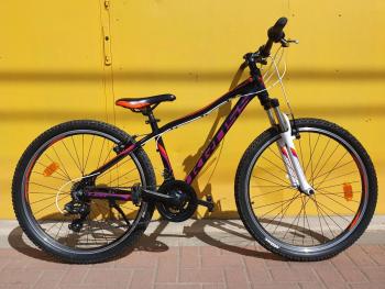 Használt 26"-os Kross Lea MTB kerékpár, fekete-lila Kép