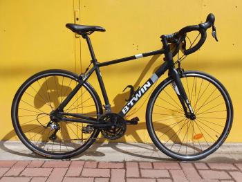 Használt 28"-os B-Twin Triban 500 országúti kerékpár, fekete Kép