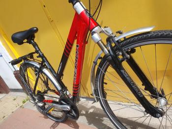 Használt 28"-os Merida Crossway 8500 női trekking kerékpár, piros-fekete 3.Kép