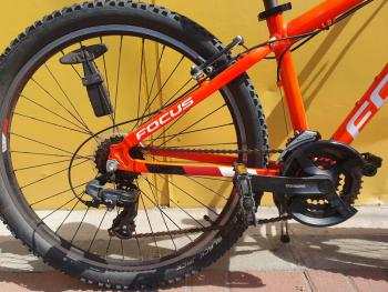 Használt 26"-as Focus alu junior MTB, narancs-fehér 3.Kép